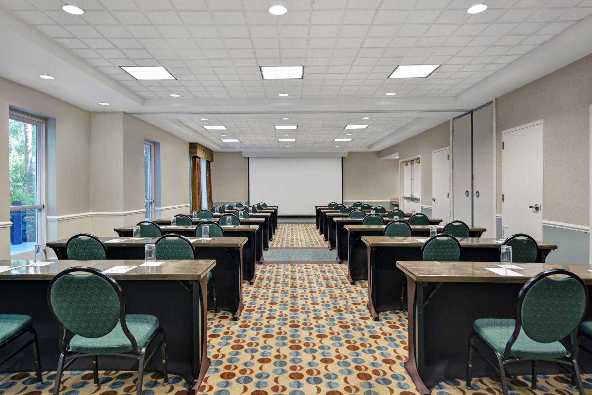 Hilton Garden Inn Jacksonville Jtb/Deerwood Park מראה חיצוני תמונה