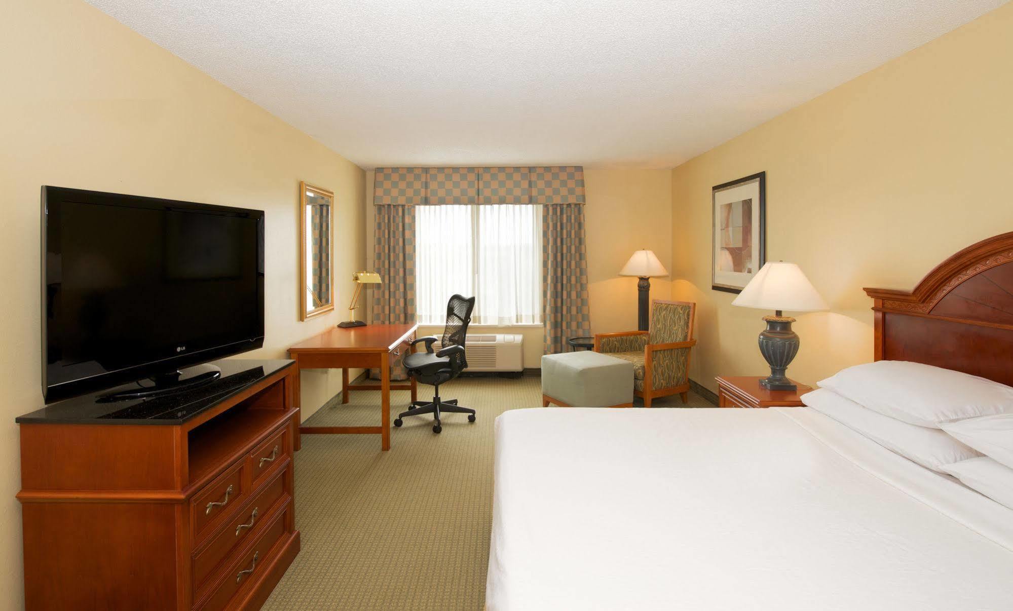 Hilton Garden Inn Jacksonville Jtb/Deerwood Park מראה חיצוני תמונה